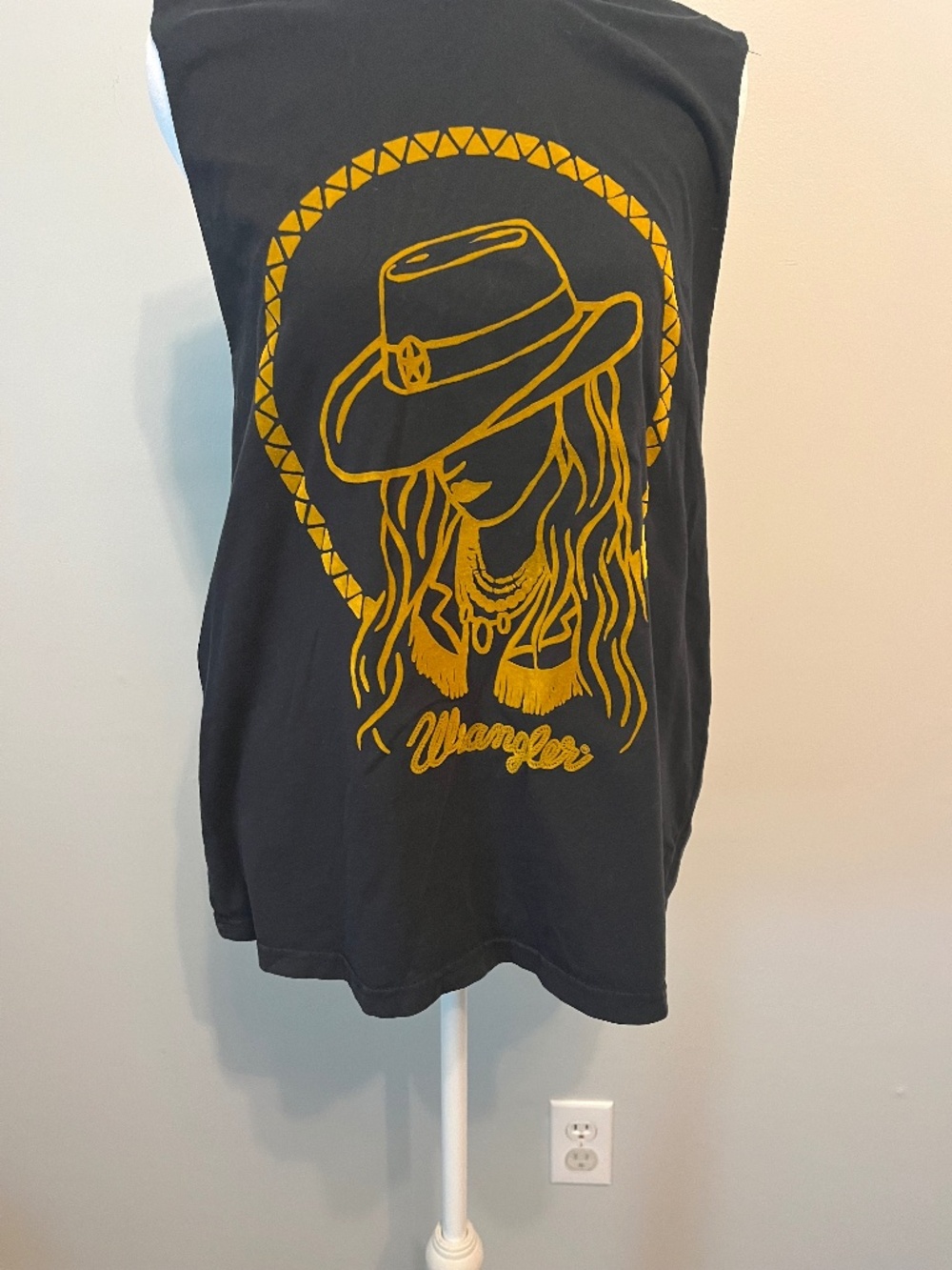 Wrangler Black and Gold Velvet Cowgirl Cutoff Sleeve Festival Shirt - Medium - Picture 1 of 8